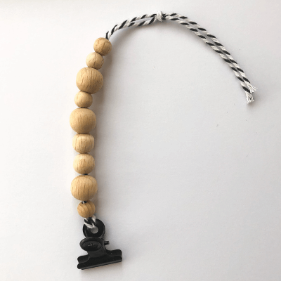 kaartenhanger kralenhanger fotohanger hout houten kralen zwarte clip zwart online kopen