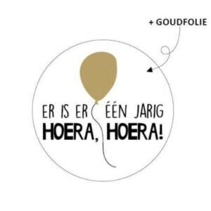 sticker er is er een jarig hoera hoera goud sluitsticker goudfolie ballon online kopen bestellen webwinkel