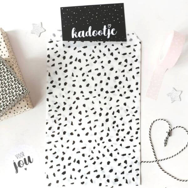 cadeauzakjes zwart wit gevlekt stippen dots dot online kopen bestellen webwinkel cadeauzakjes inpakken